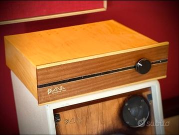 Amplificatore stereo a stato solido artigianale