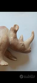 Scultura di rinoceronte in pietra saponaria