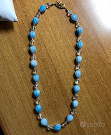 Collana con pietre azzurre