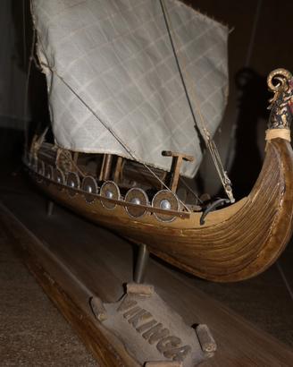 Drakkar. Nave vichinga IX secolo