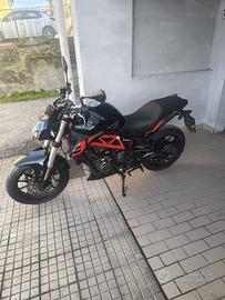 Moto Benelli 302 s nera