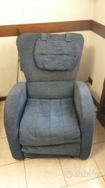 Poltrona elettrica per anziani a 2 motori.