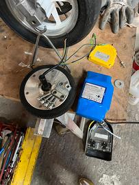 Coppia motorini 36v piu batteria 36v da bici 4.4 A