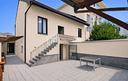 villa-con-giardino-e-box-