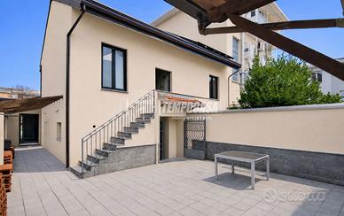 VILLA CON GIARDINO E BOX!!!