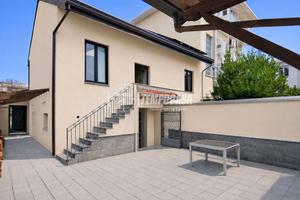 VILLA CON GIARDINO E BOX!!!