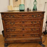 comò antico intarsiato