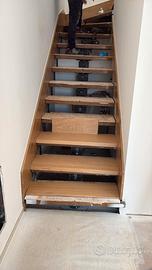 scala modulare in ferro con gradini in legno