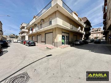 Immobile di 400 m² con 1 locale a Canicattì