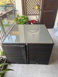 Tavolo in rattan sintetico con 4 sedie e 4 pouf