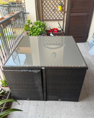 Tavolo in rattan sintetico con 4 sedie e 4 pouf