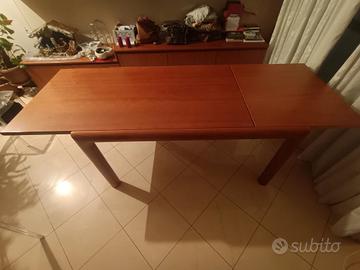 Tavolo in ciliegio con 4 sedie