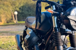 Moto guzzi v7 stone