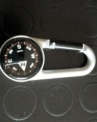 Bussola con moschettone