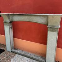 CORNICE CAMINO ARTIGIANALE IN CEMENTO BOCCIARDATO