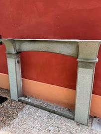 CORNICE CAMINO ARTIGIANALE IN CEMENTO BOCCIARDATO