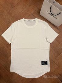 T-shirt Calvin Klein Jeans bianca con logo CK M 👕