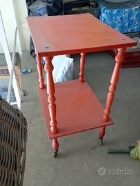 Tavolino con rotelle in legno