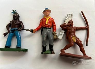 13 vecchi soldatini indiani e cowboy