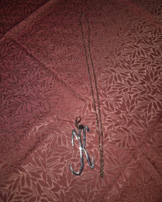 Collana con ciondolo lettera K