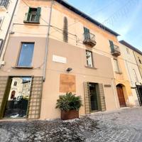 Negozio Piazza San Francesco, centro