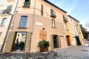 Negozio Piazza San Francesco, centro