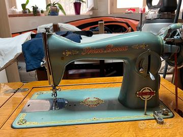 Macchina da cucire   marca "Prima Donna"