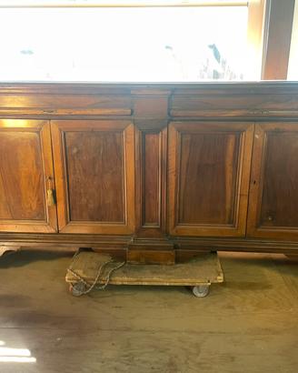 Credenza in noce del 700