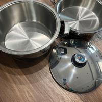 Tre pentole con due coperchi