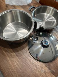 Tre pentole con due coperchi