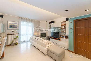 TRE LOC CON TERRAZO DI 70MQ - BASSE SPESE !