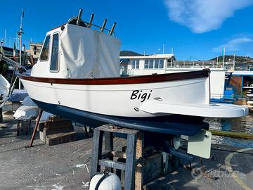 Gozzo cabinato semiplananate