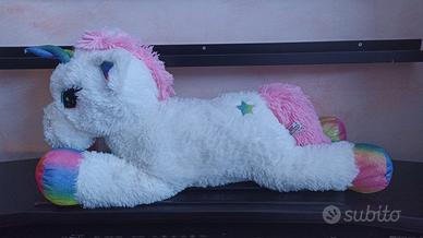 Unicorno magico di peluche