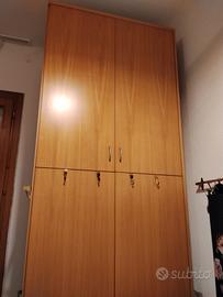 2 ARMADI solidi, come nuovi, in legno di noce