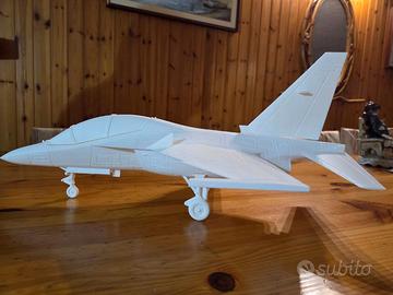 Aereo M-346 'PAN realizzato in diverse scale