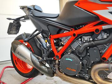 Akrapovic Splip-on ktm 1290 superduke R 2020-2023