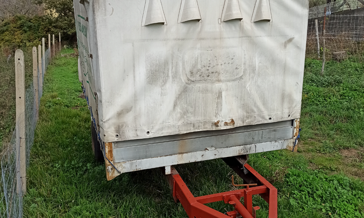 Carrello rimorchio per trattore