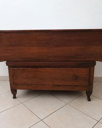 Antica cassapanca in legno massello