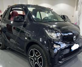 Smart fortwo 2016 cabrio nera e rossa pelle