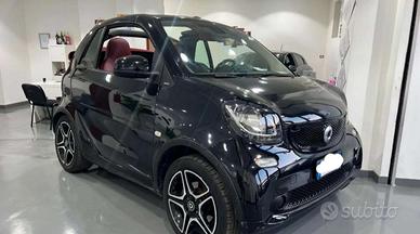 Smart fortwo 2016 cabrio nera e rossa pelle