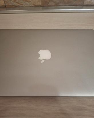 Macbook Air A1466,  2017  intel i7 / 8gb, Monterey