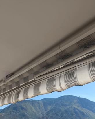 Tenda motorizzata, con sensore vento e telecomando