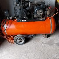 Compressore aria 220v. 