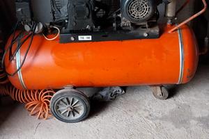 Compressore aria 220v. 