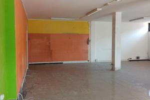 Ampio negozio zona tombaccia