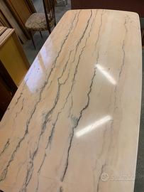 Tavolo con piano in marmo rosa