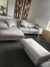 Divano angolare con penisola e pouf contenitore