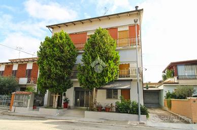 4 LOCALI A SANT'ELPIDIO A MARE