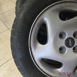  gomme invernali completi di cerchi