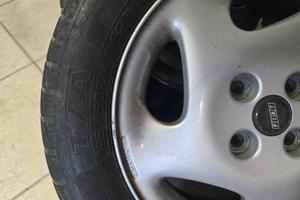  gomme invernali completi di cerchi
